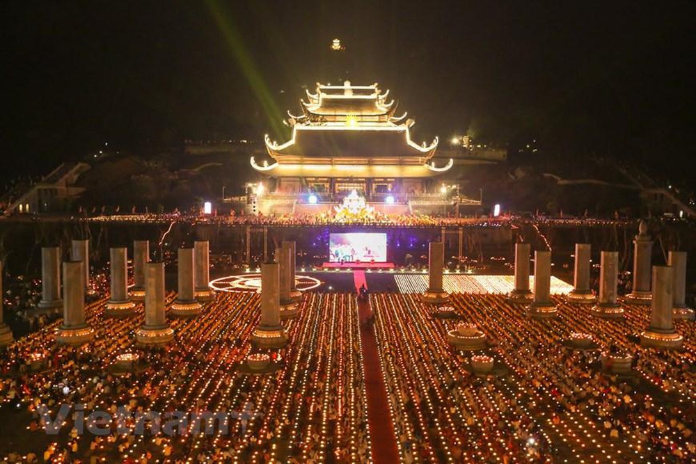 Vesak 2019: Lễ hội Hoa đăng cầu nguyện thế giới hòa bình